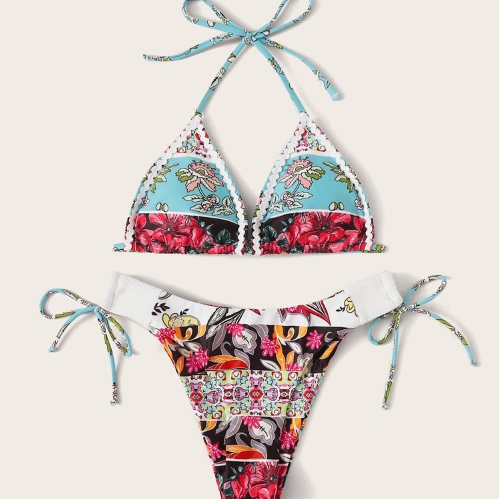 TRENDY 🦋💕 Flower Print Bikini Set